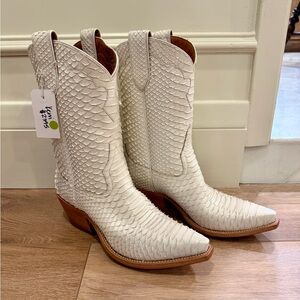 Miron Crosby Kerri Crème Python Boots
